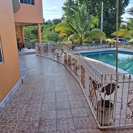 Chaudhry Holiday House Montego Bay Exterior photo